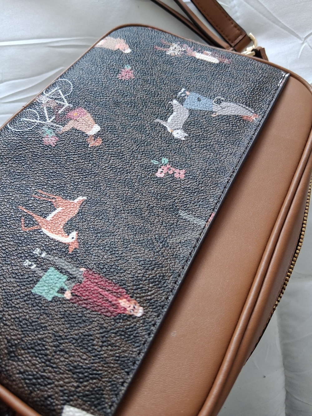 Michael Kors Jet Set Girls Crossbody Bag. - Picture 5 of 11